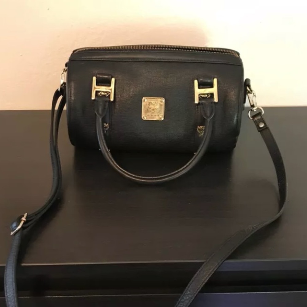 Mcm leather circular purse black gold hardware